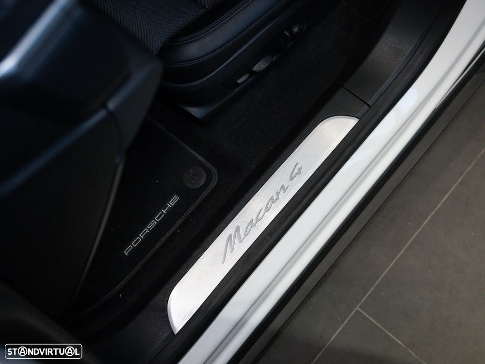 Porsche Macan Electric 4 - 22