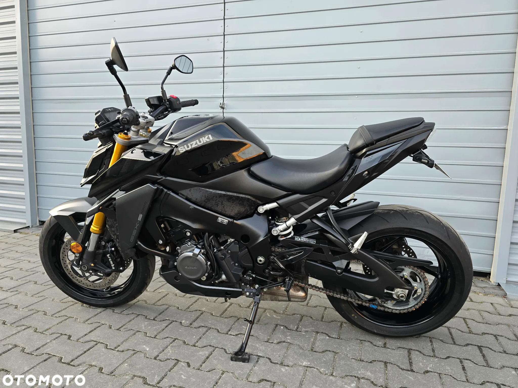Suzuki GSX - 12