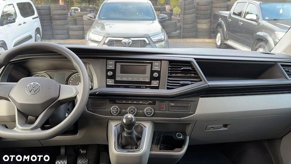 Volkswagen Caravelle - 20