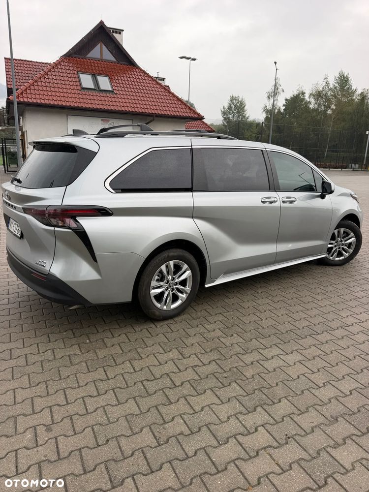 Toyota Sienna - 4