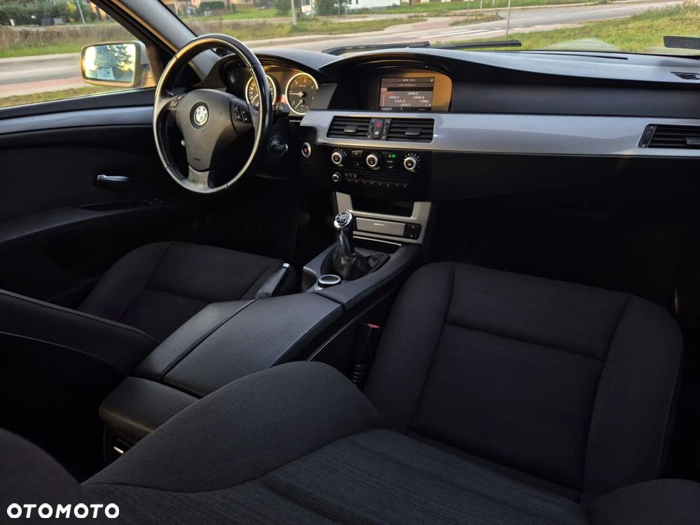 BMW Seria 5 520d Edition Exclusive - 4