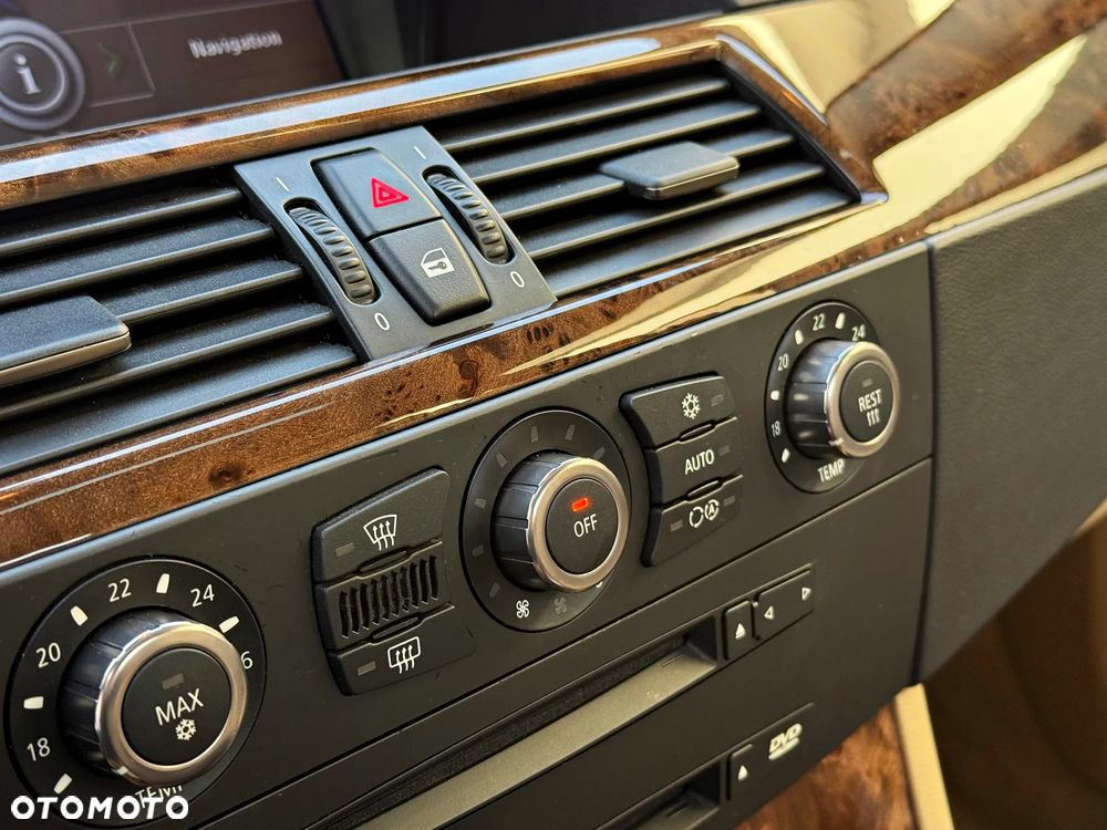 BMW Seria 5 525xi - 25