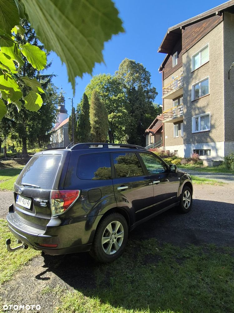 Subaru Forester 2011 photo 2