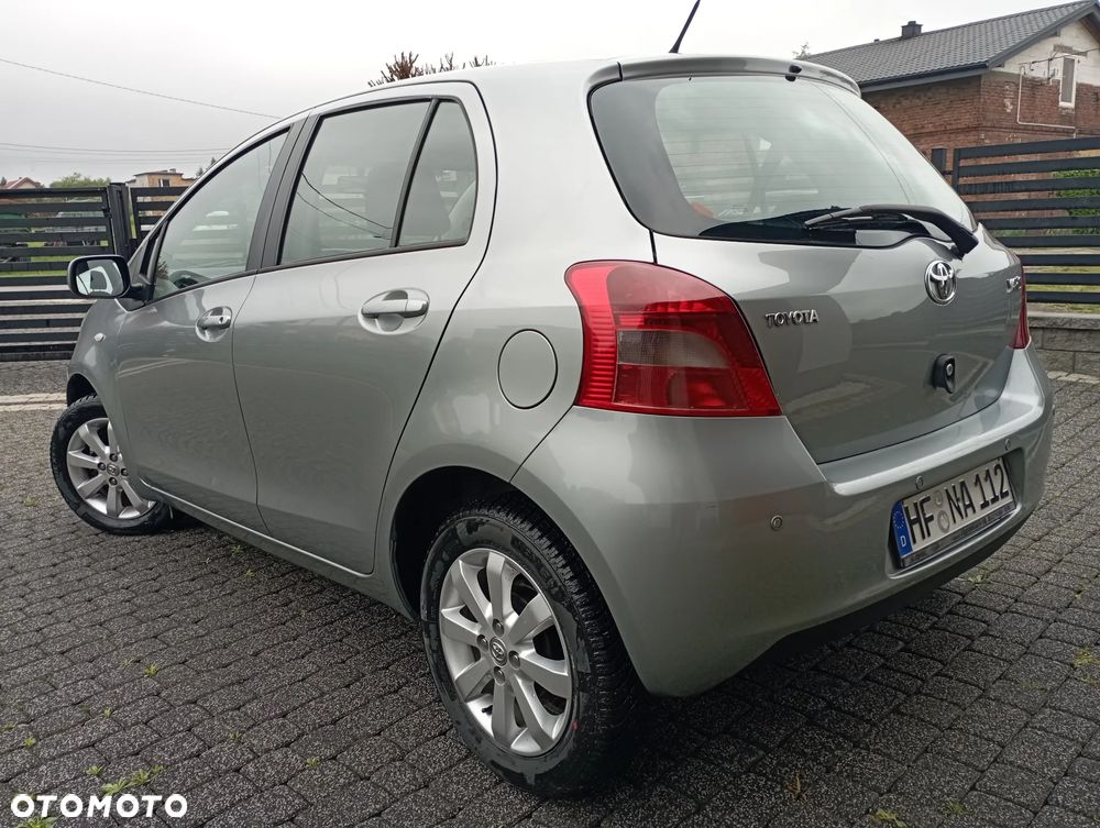 Toyota Yaris 1.3 VVT-i Sol - 2