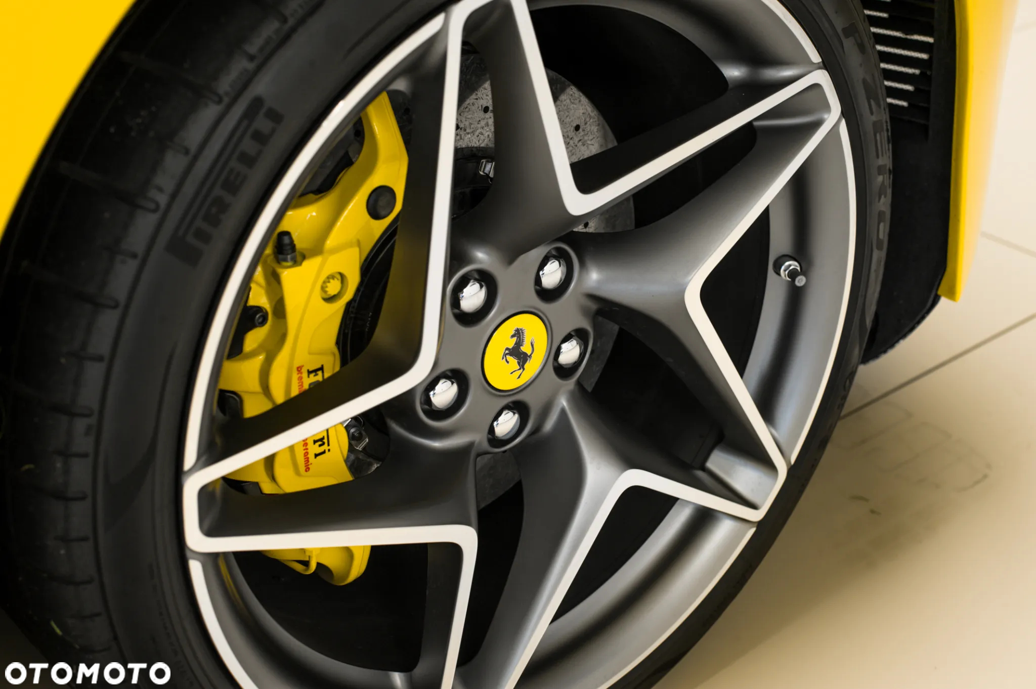 Ferrari F8 Spider - 17