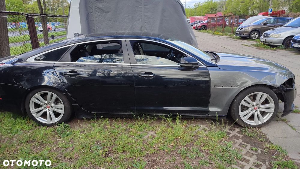 Jaguar XJ 3.0 T LWB Portfolio - 1