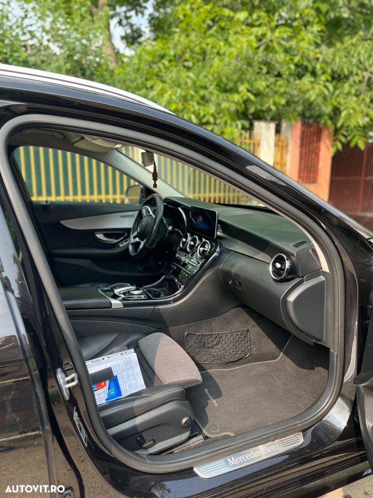 Mercedes-Benz C 220 d 4Matic T 9G-TRONIC AMG Line - 8