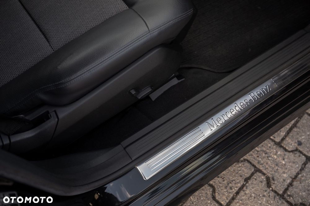 Mercedes-Benz Klasa E 220 CDI DPF BlueEFFICIENCY 7G-TRONIC Avantgarde - 24