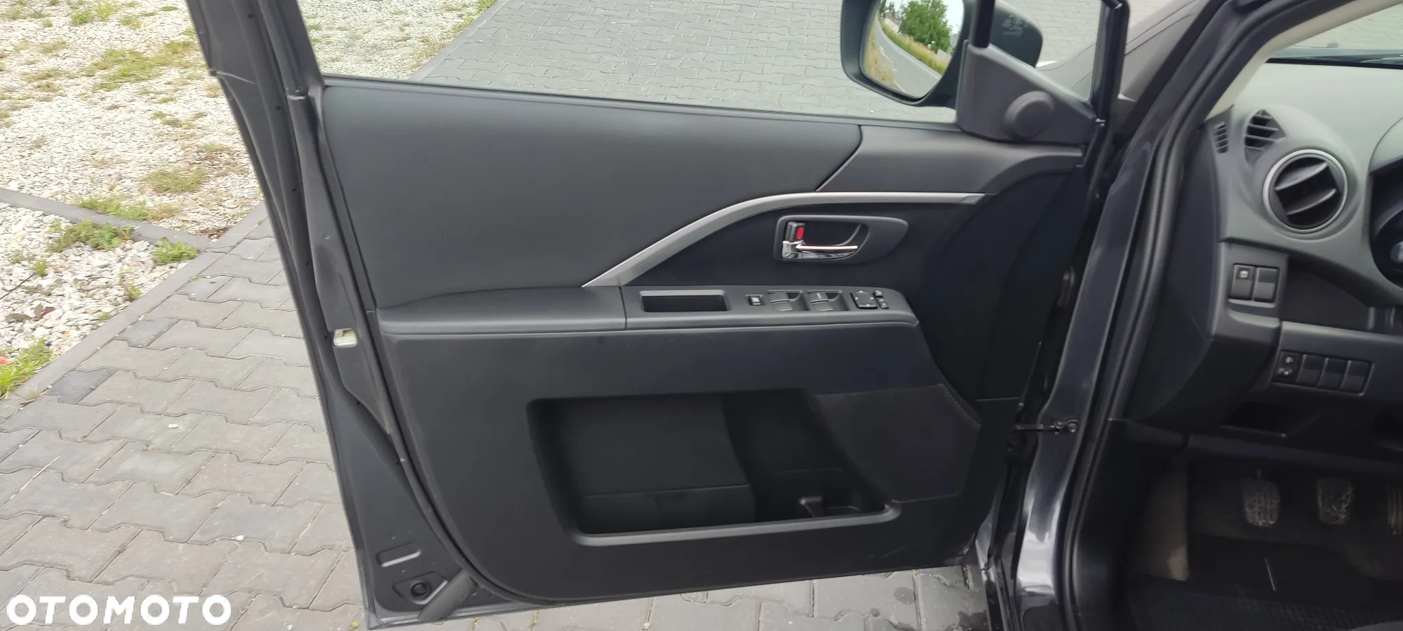 Mazda 5 1.8 Exclusive + - 29