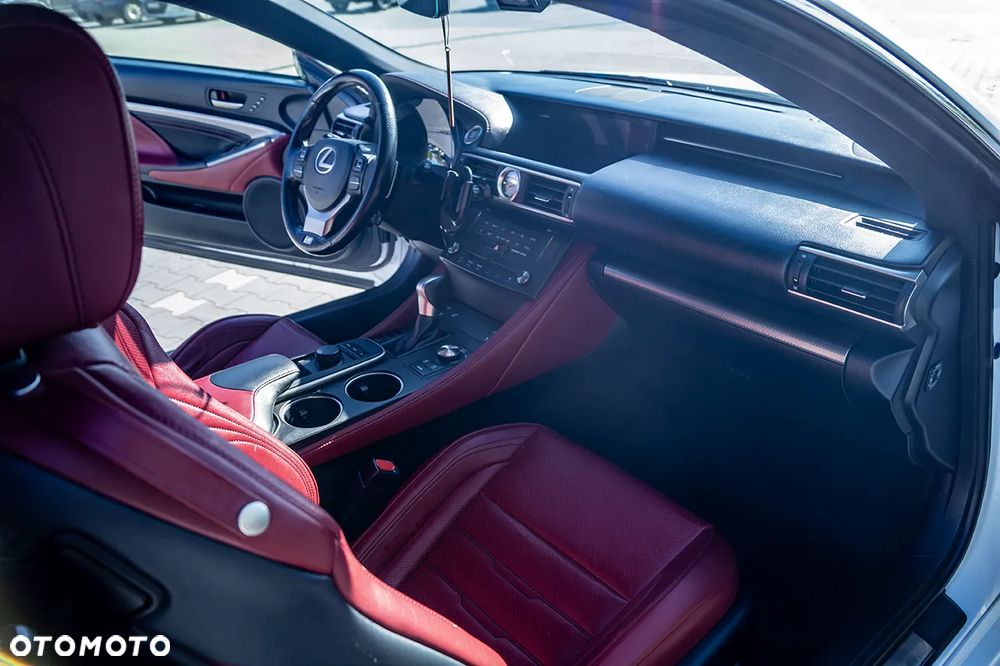 Lexus RC 200t / 300 F Sport - 23