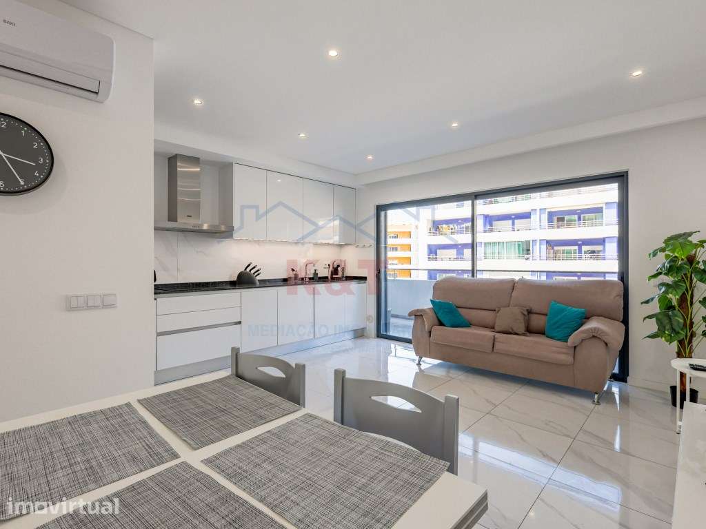 Apartamento T2 com piscina e garagem - Arrendamento anual - Grande imagem: 3/32