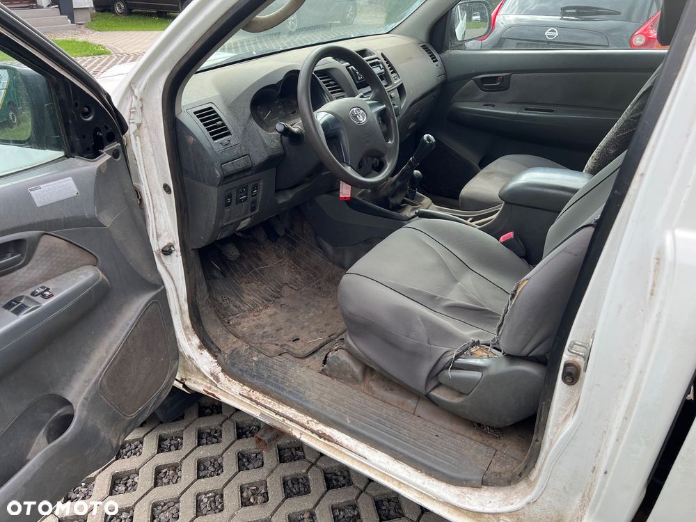 Toyota Hilux - 5