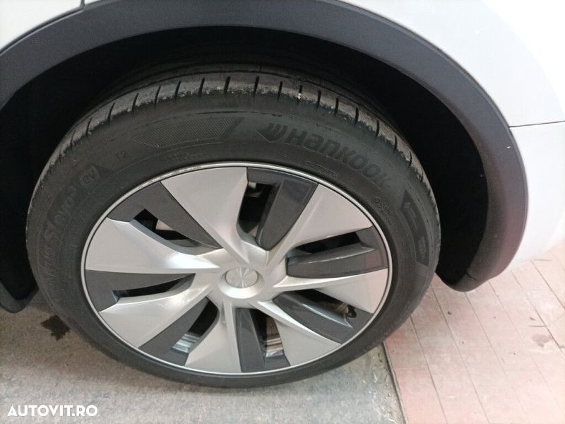 Tesla Model Y - 5