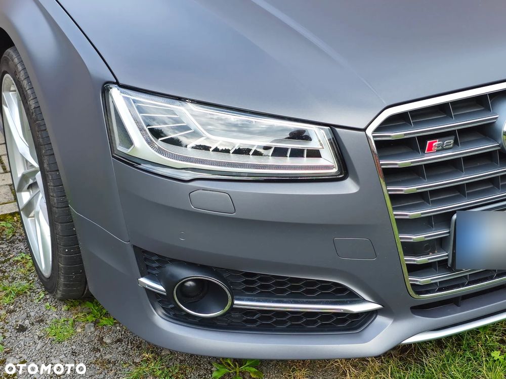 Audi S8 - 2