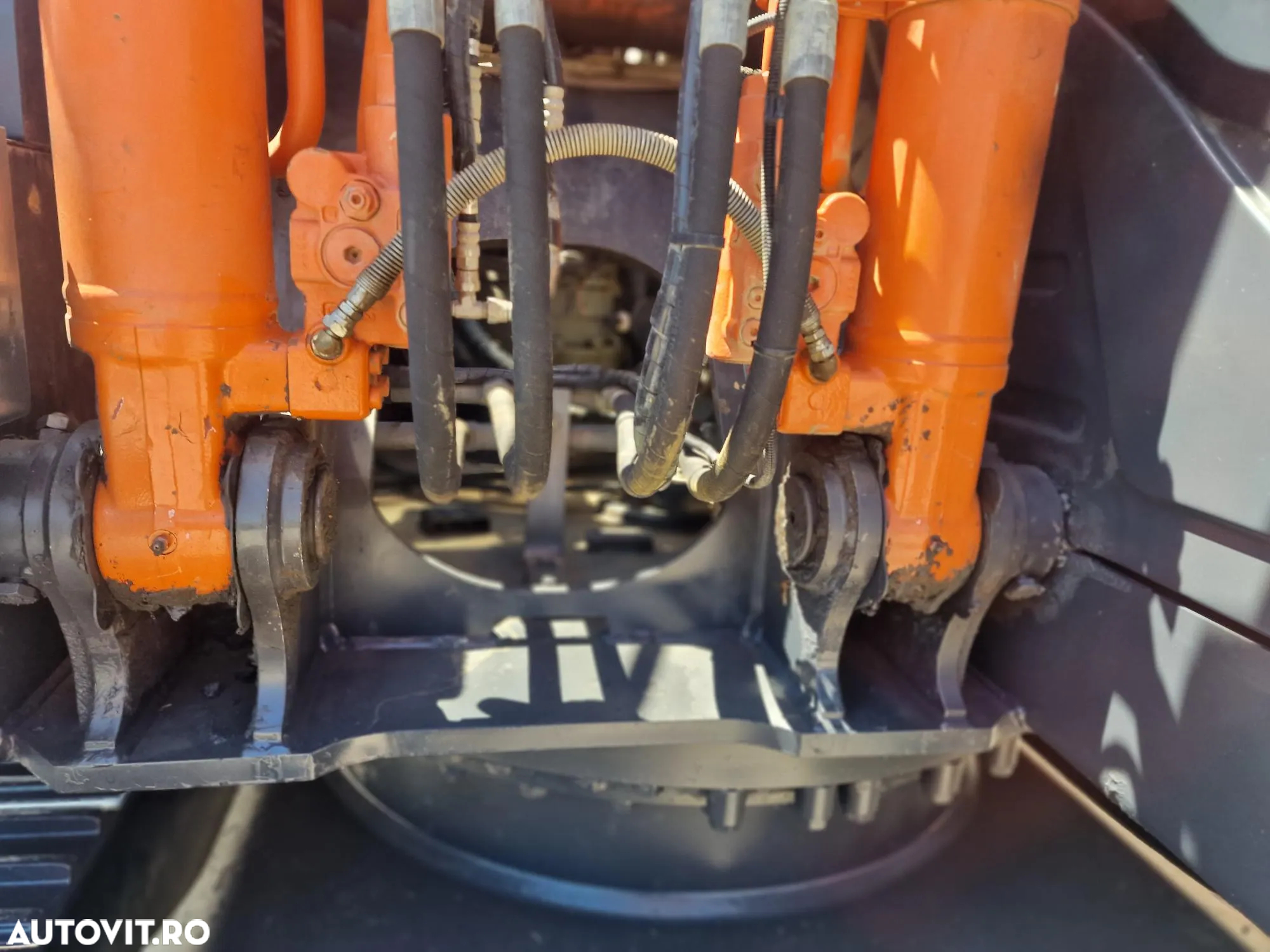 Hitachi ZX210, 2018, 8.114h, 22 tone-78900 EUR+Tva, latime 2,49m, Ins picon, protectie acoperis cabina, Aer conditinoat climatronic, STARE FOARTE BUNA, posibilitate leasing 3 ani-PROMOTIE 78900 EUR+Tva - 13