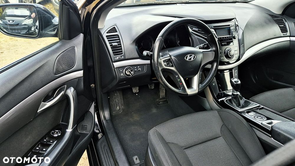 Hyundai i40 Kombi blue 1.6 Family+ - 31