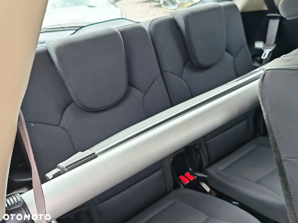 Kia Carens - 23