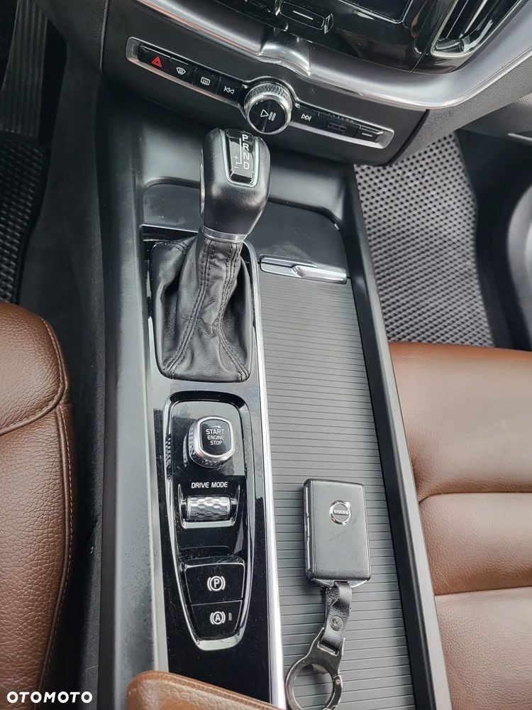 Volvo XC 60 T5 AWD Momentum - 8