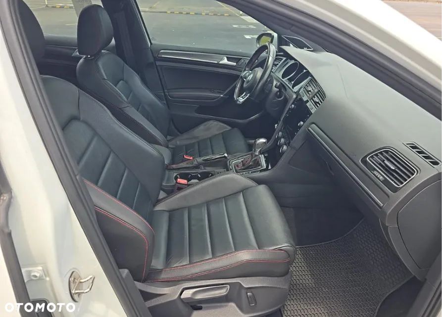 Volkswagen Golf - 10