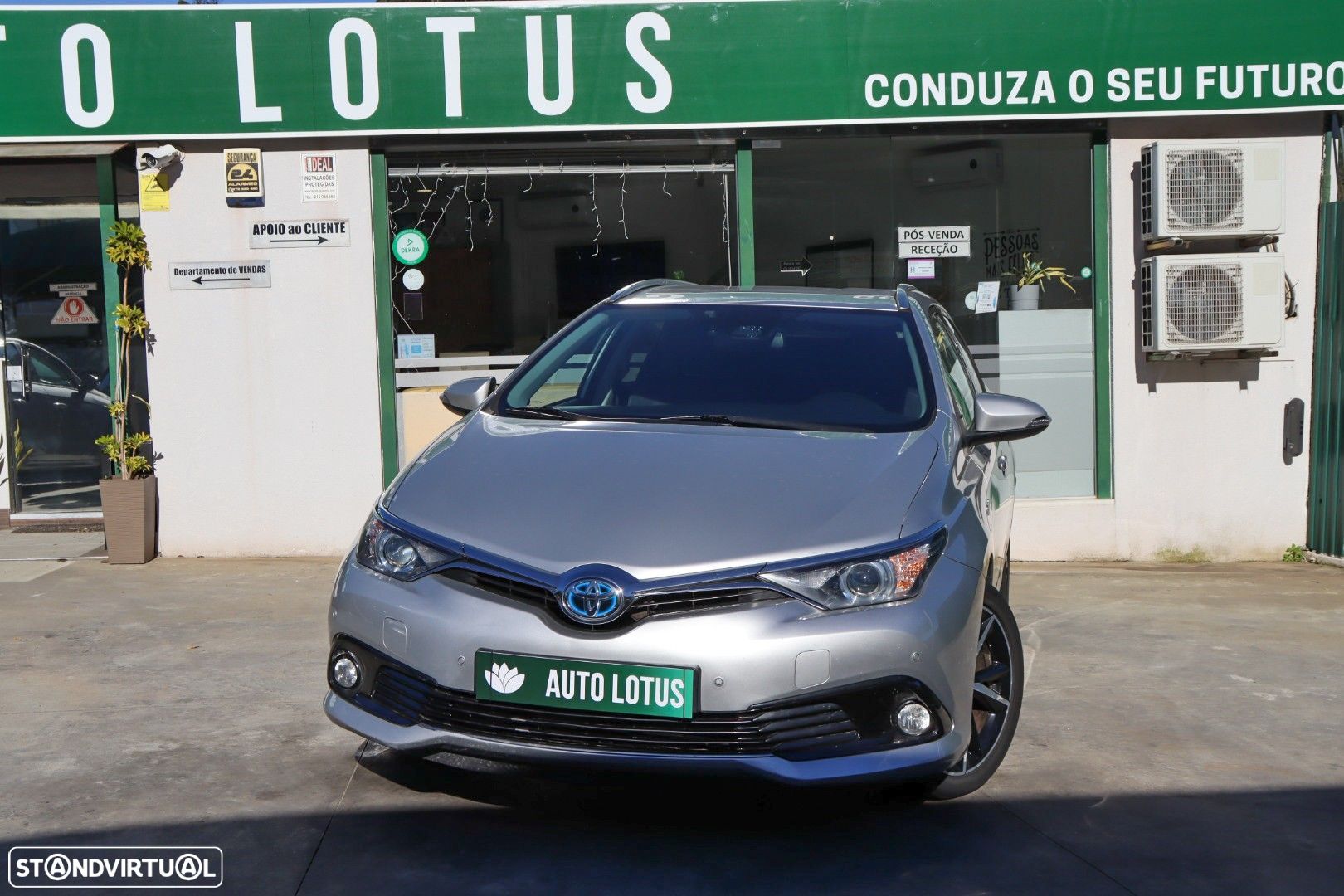 Toyota Auris Touring Sports 1.8 HSD Comfort +P.Techno+P.Sport - 1