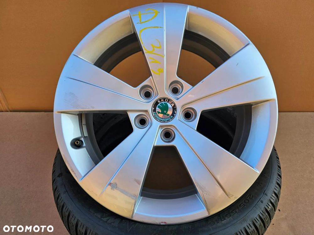 (F104) Skoda SuperB 3 III OE / 3V0 601 025A / 6,5Jx17 ET41 5x112