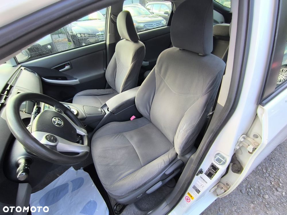 Toyota Prius - 4