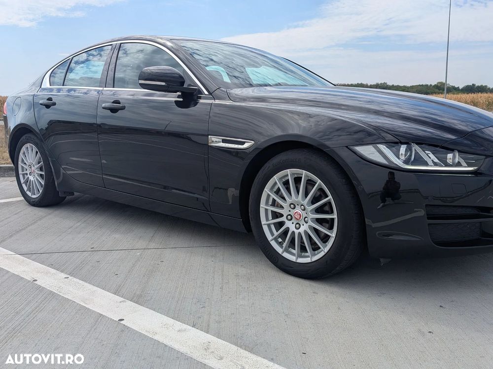 Jaguar XE 2.0 Prestige - 3
