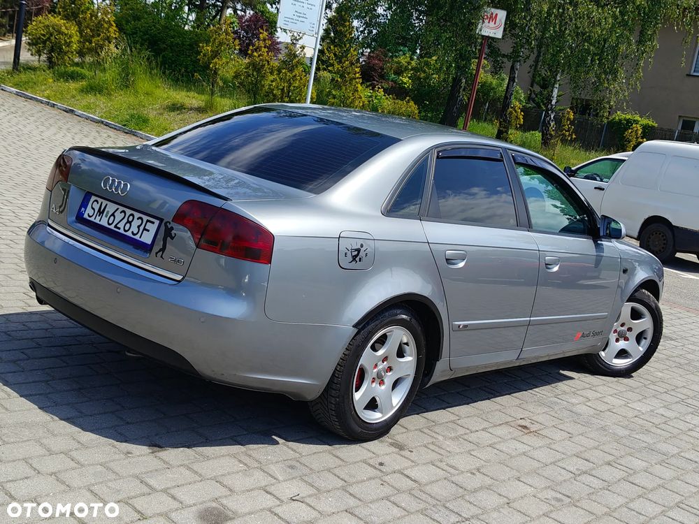 Audi A4 Limousine - 1