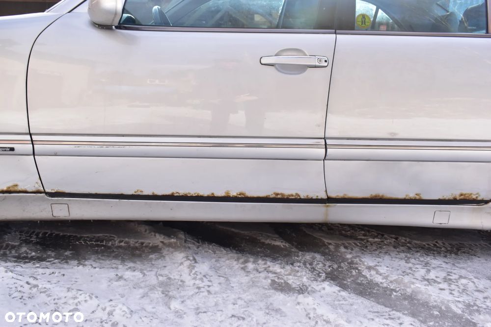 Mercedes-Benz Klasa E - 23