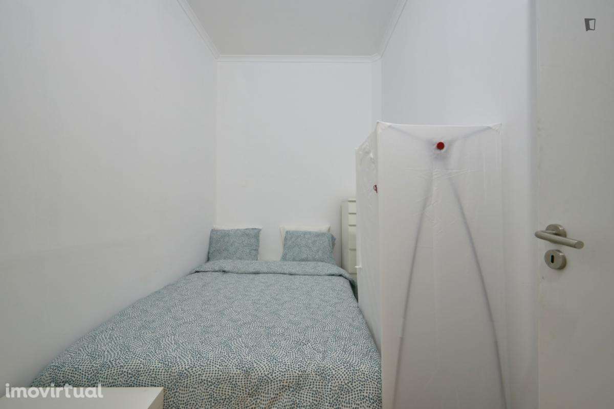 Quarto - localizado em Marquês de Pombal Lisbon - Grande imagem: 2/13