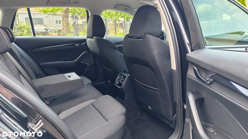 Skoda Octavia 2.0 TDI DSG Sportline - 8