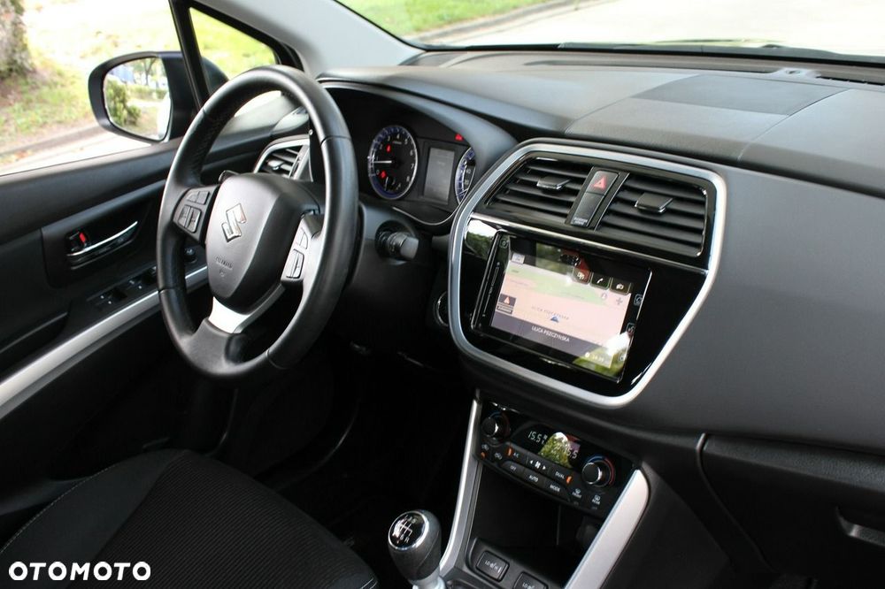 Suzuki SX4 S-Cross 1.4 T Premium - 23