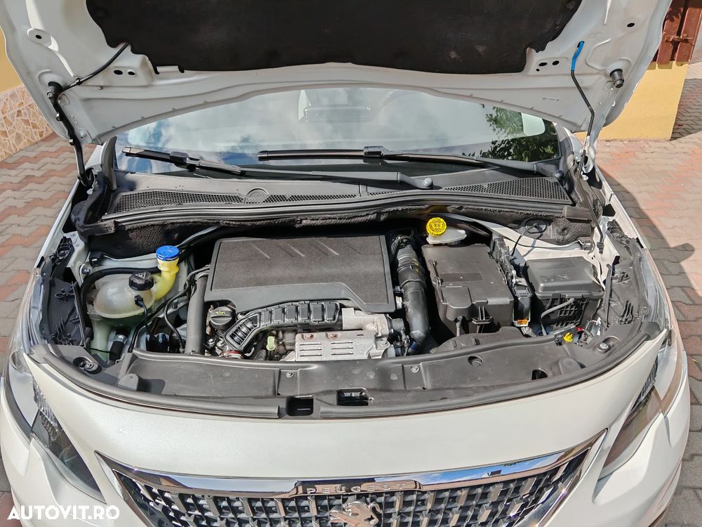 Peugeot 2008 1.2 L PureTech STT Allure - 19