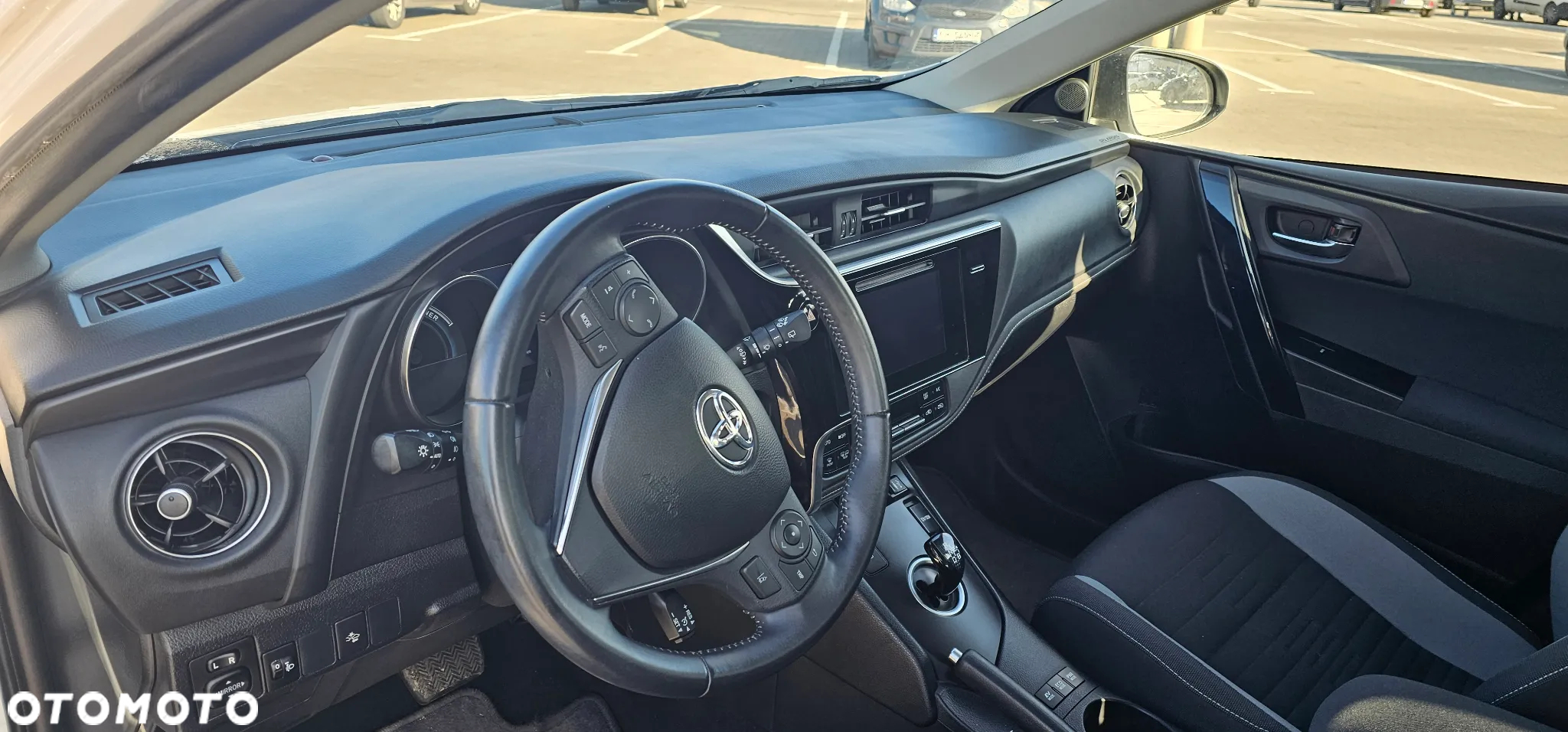 Toyota Auris Hybrid 135 Premium - 27