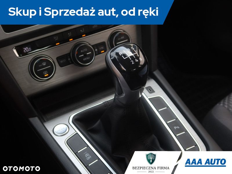 Volkswagen Passat - 14