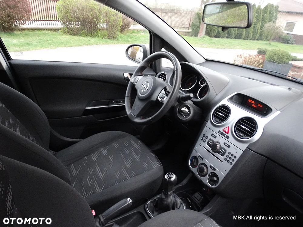 Opel Corsa 1.4 16V Cosmo - 19