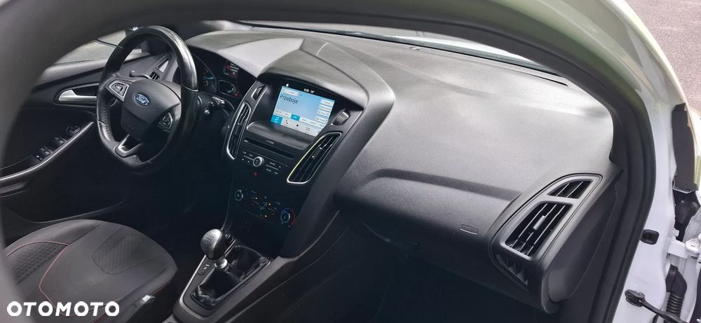Ford Focus 1.5 EcoBoost ST-Line - 14
