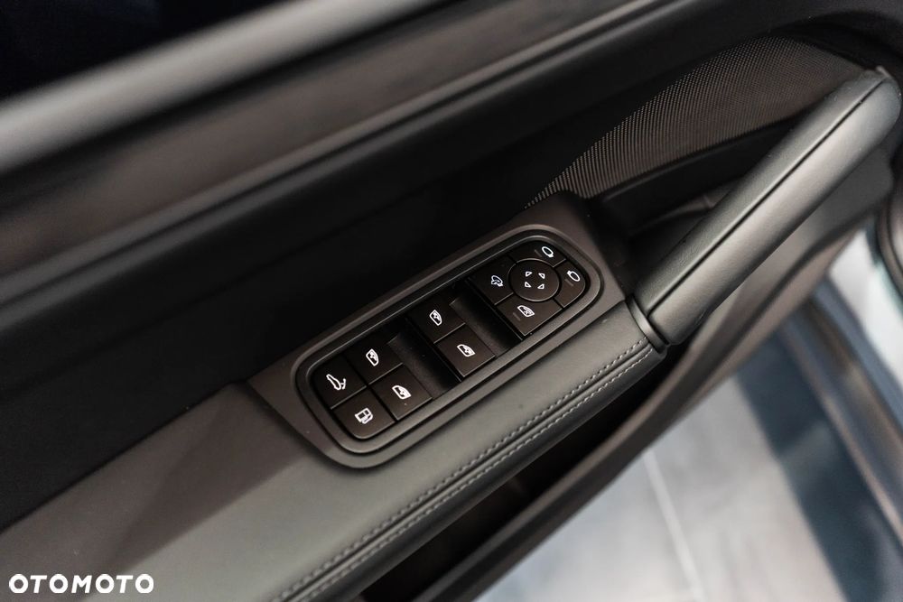 Porsche Cayenne E-Hybrid PHEV Black Edition - 26