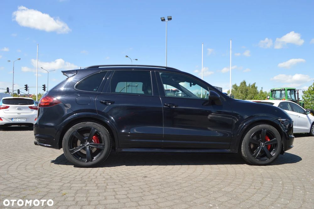 Porsche Cayenne GTS - 9