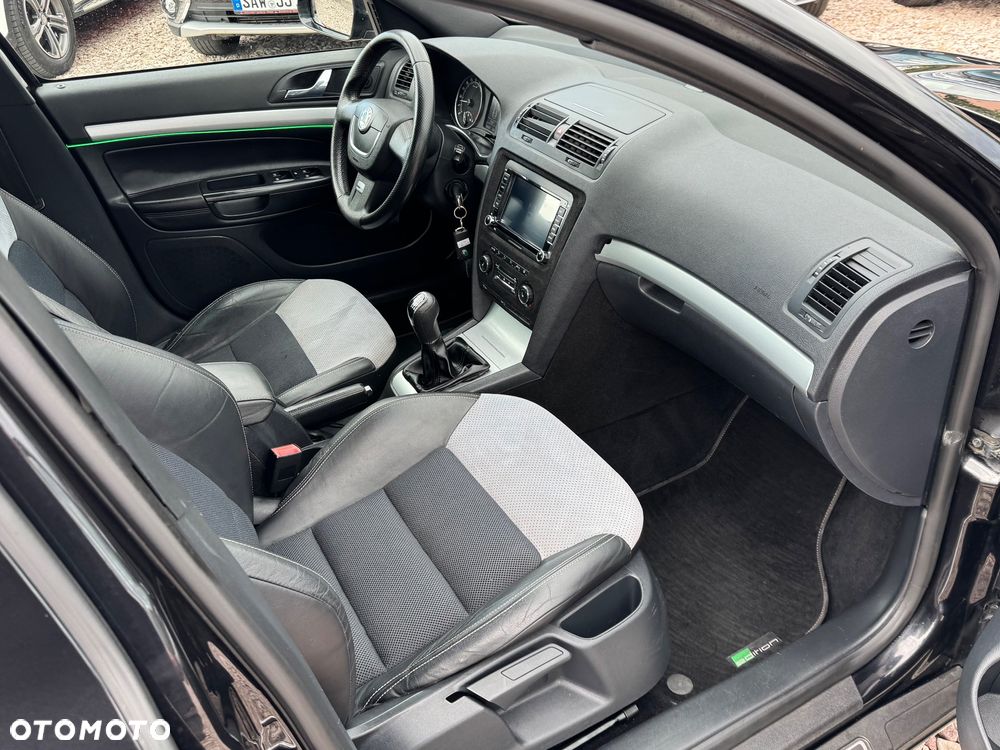 Skoda Octavia 2.0 TDI CR DPF RS - 8