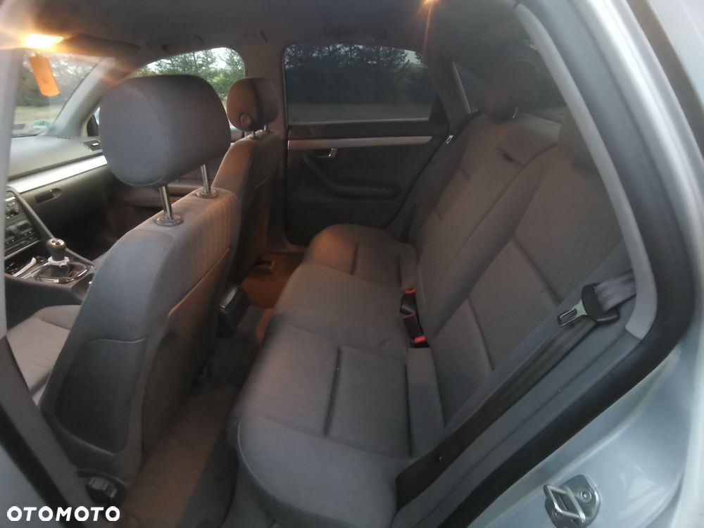 Audi A4 Limousine - 8