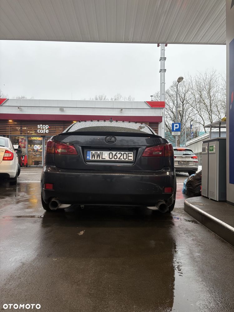 Lexus IS