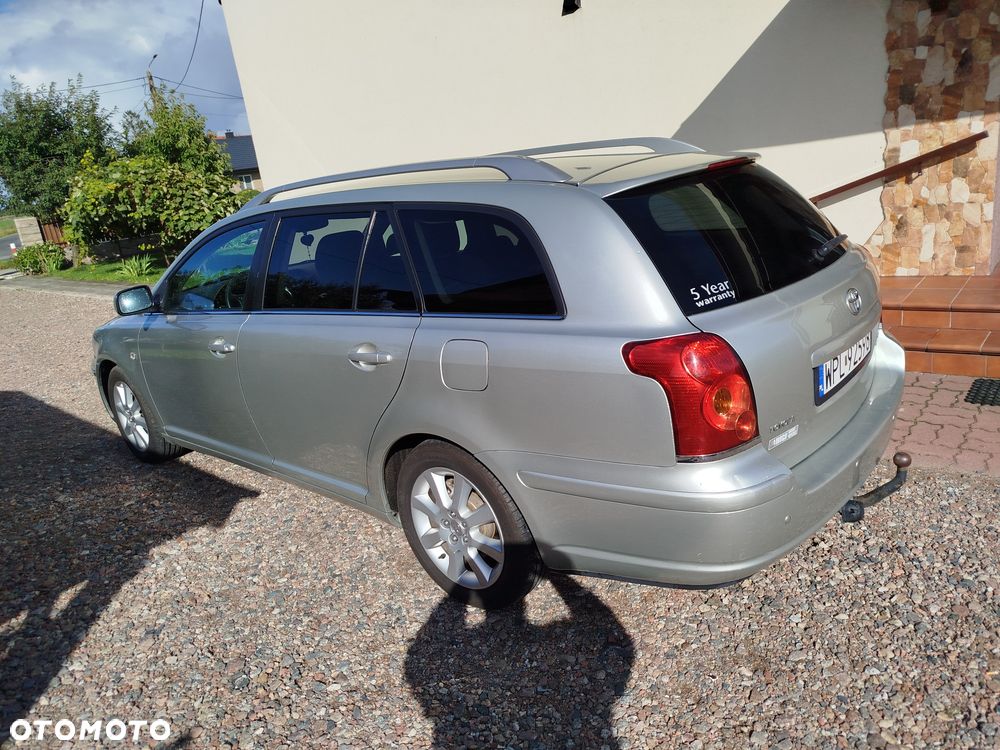 Toyota Avensis - 1