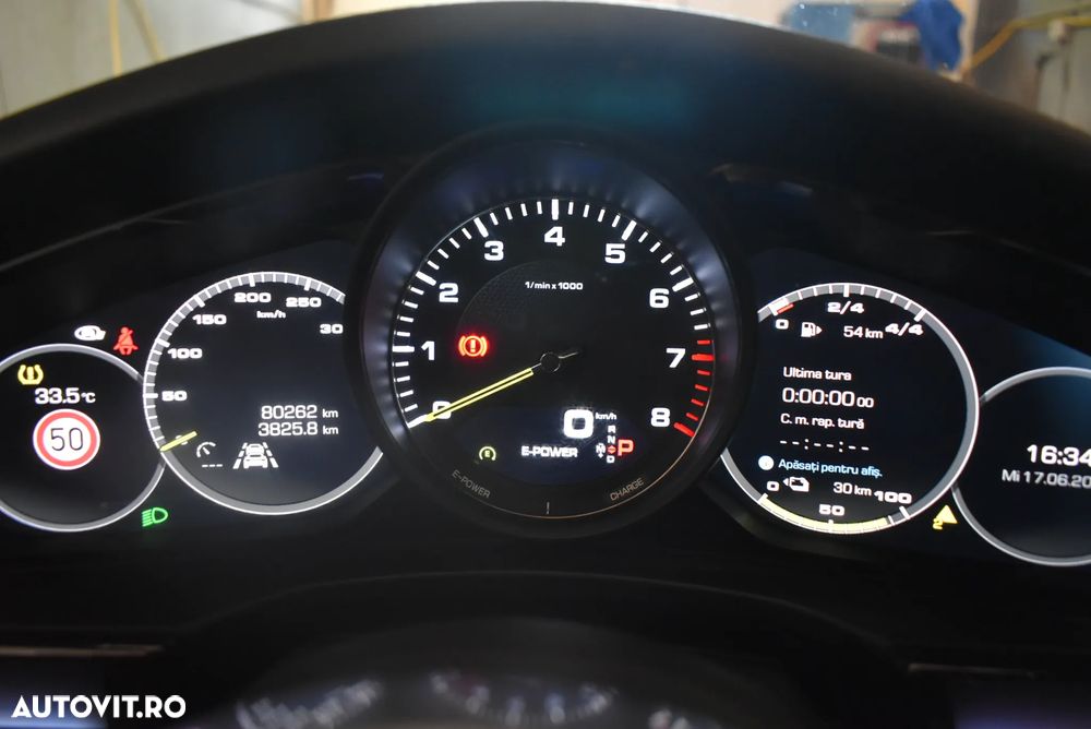 Porsche Panamera 4 E-Hybrid - 13