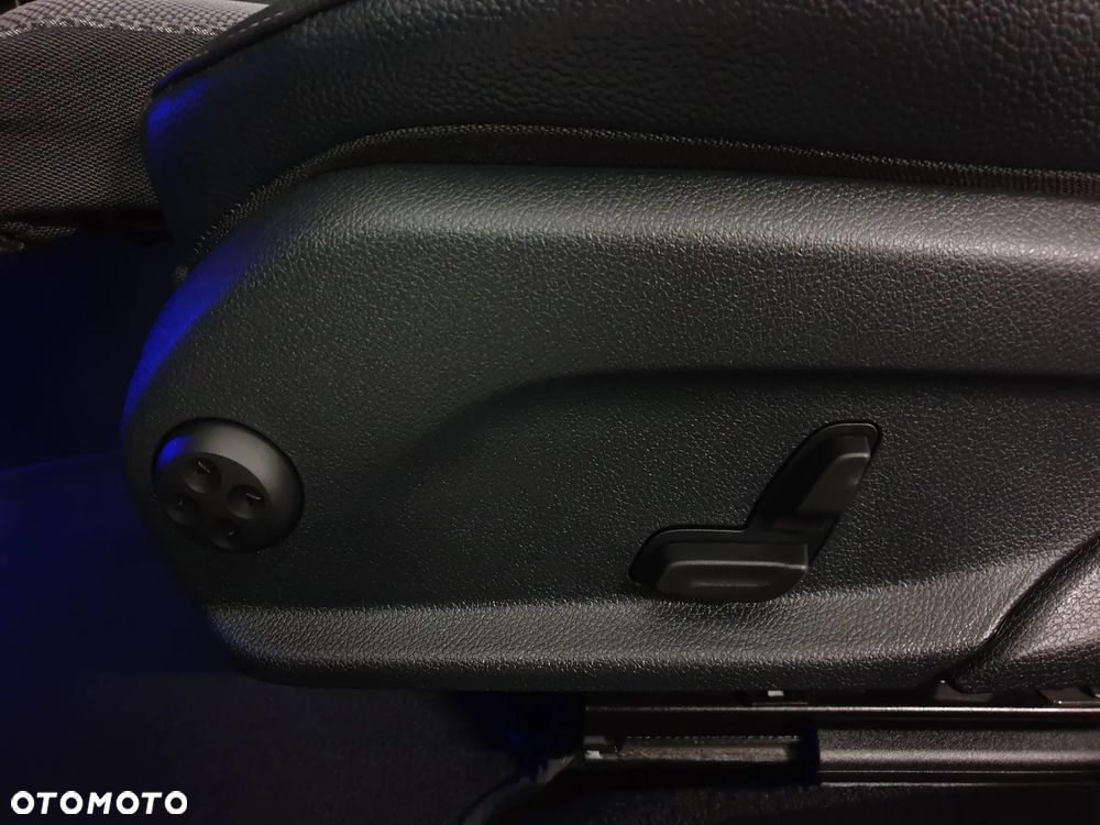 Mercedes-Benz Klasa E 300 de 4Matic 9G-TRONIC AMG Line - 32