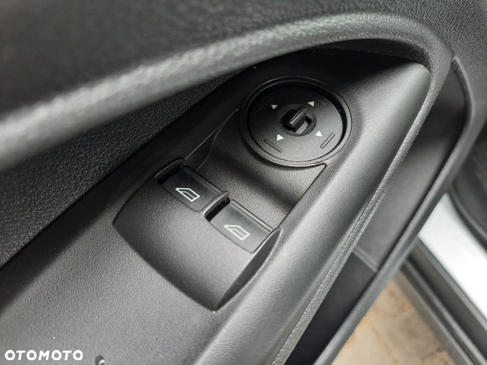 Ford Transit Connect - 28