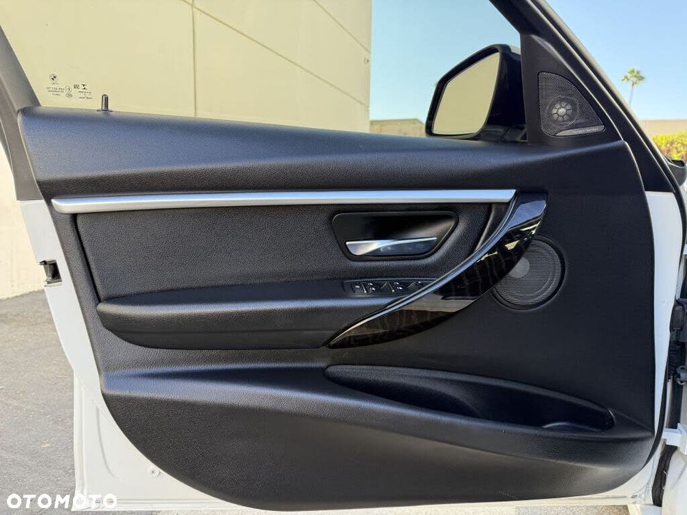 BMW Seria 3 330i xDrive Edition M Sport Shadow - 14
