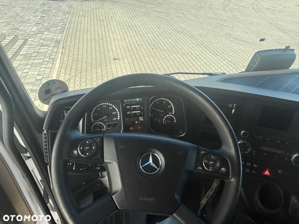 Mercedes-Benz Actros - 12