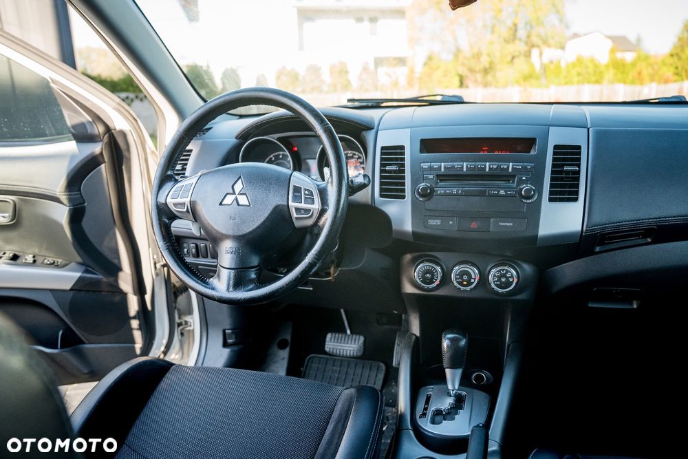 Mitsubishi Outlander - 30