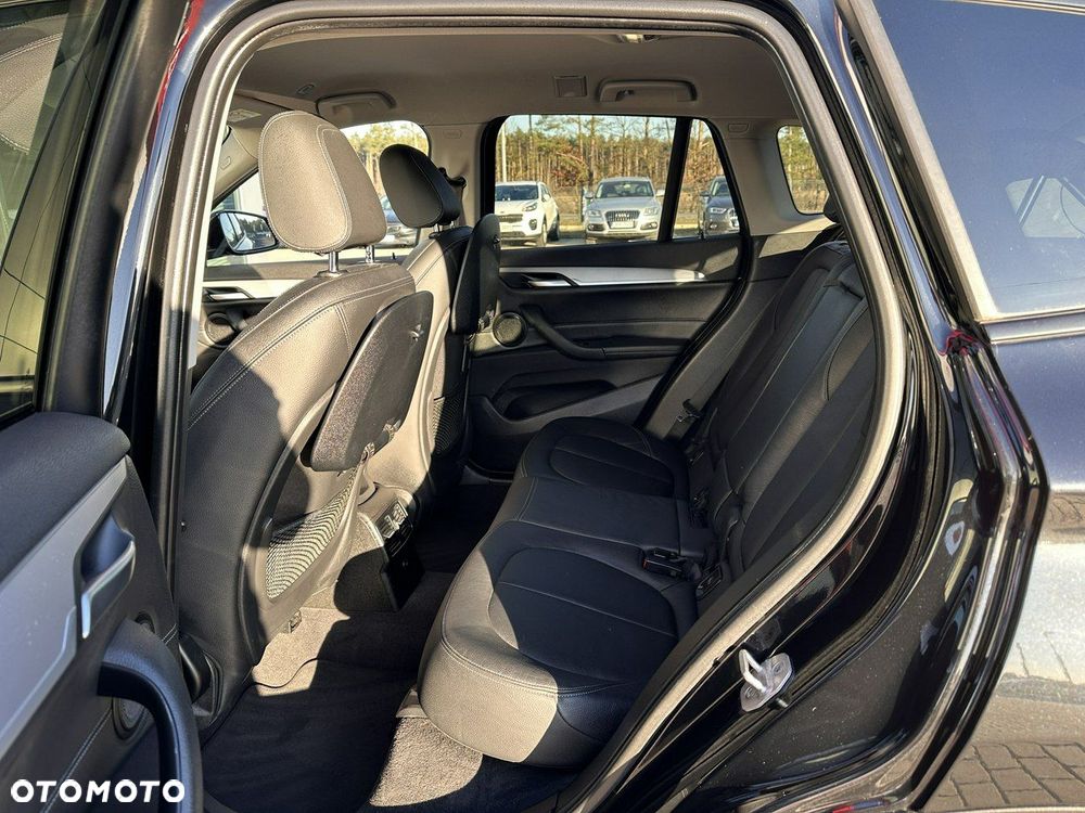 BMW X1 xDrive20i Sport - 13